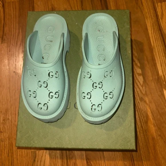 Gucci Mint Green Platform Slides - Picture 3 of 3